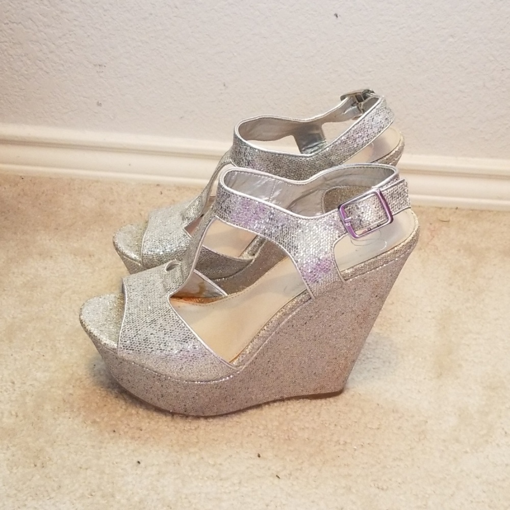 Shoes - Picture 3 of 4